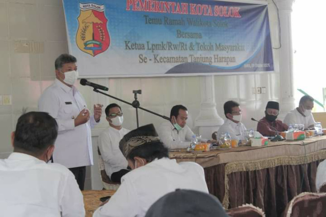 Walikota Solok Zul Elfian Umar ketika Temu ramah dengan Ketua RT / RW, LPMK dan Tokoh Masyarakat se- Kecamatan Tanjung Harapan