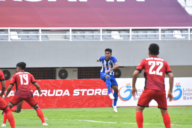 M. Rahmat Hidayatullah saat beraksi menghadapi Semen Padang FC, Rabu (06/10/2021)