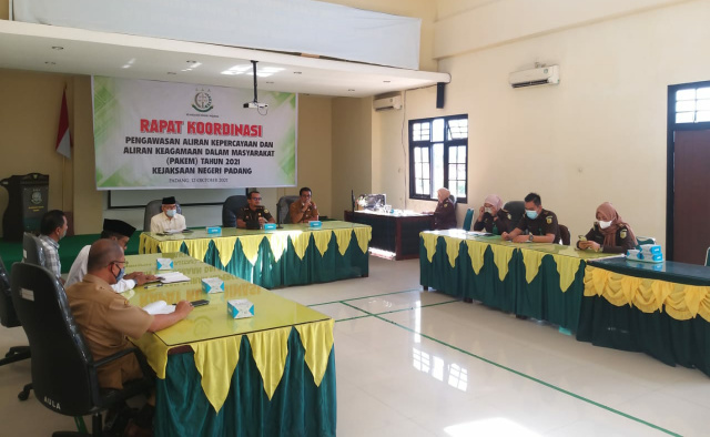 Tim Pengawasan Aliran Kepercayaan dan Aliran Keagamaan (Pakem) Kota Padang mengadakan rapat koordinasi