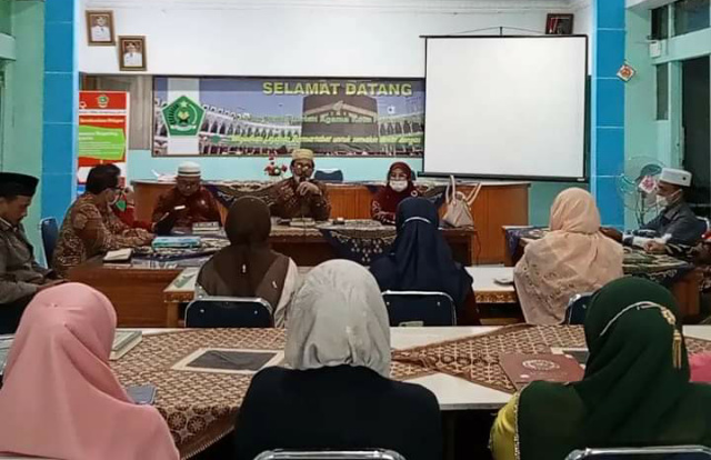 Jajaran ASN Kantor Kemenag Kota Padang Panjang setiap Jumat pagi, gelar kegiatan Dawamkan Tadarus Alquran dan Tausyiah.