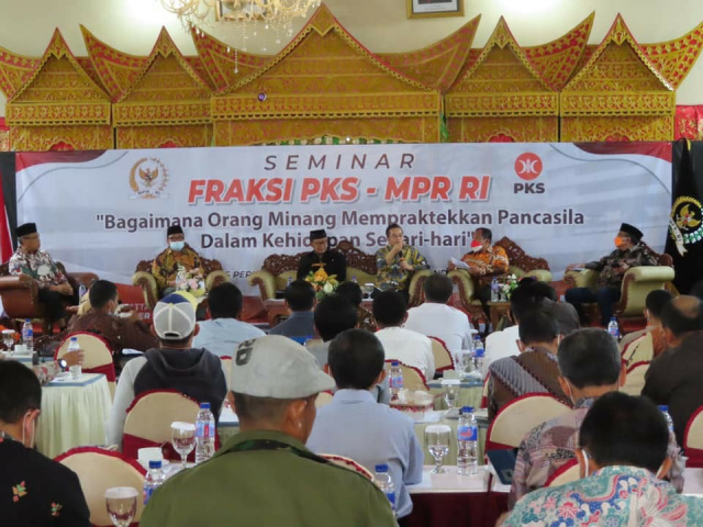 Seminar Fraksi PKS MPR-RI bertemakan Bagaimana Orang Minang Mempraktekkan Pancasila Dalam Kehidupan Sehari-hari