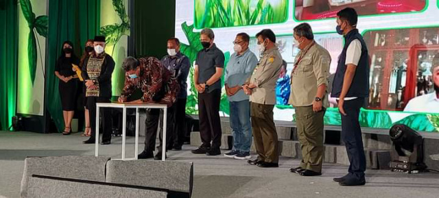 Wali Kota Solok Zul Elfian Umar tandatangani MoU pengembangan komoditas hortikultura orientasi ekspor di Hotel Braja Mustika, Kota Bogor Jawa Barat