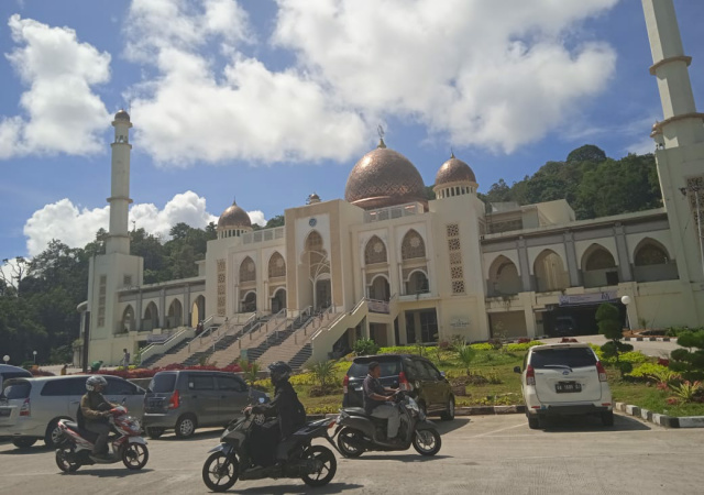 Sejumlah warga Sumbar mulai ramai kunjungi komplek Islamic Centre Kota Padang Panjang, Minggu (31/10/21) pagi.