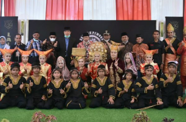 Bupati Agam, Dr. H. Andri Warman mengapresiasi pemuda Ladang Laweh khususnya Karang Taruna Lalasingko Gelar Lomba Baca Puisi dan Cosplay Tingkat Pelajar se-Sumbar