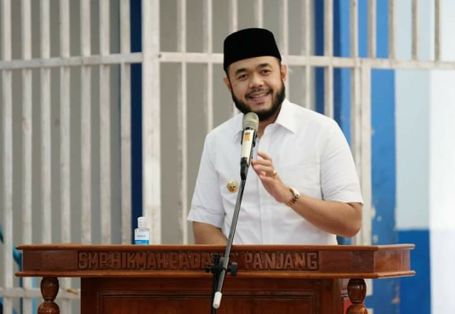 Wali Kota Padang Panjang, Fadly Amran.