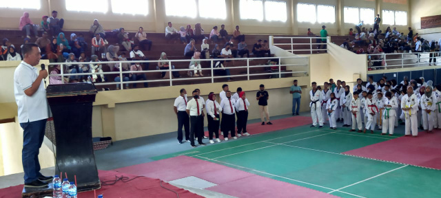 Bupati Pesisir Selatan, Rusma Yul Anwar, membuka secara resmi Kejuaraan Kabupaten  (Kejurkab) Taekwondo Bupati Cup I, di Gedung Olah Raga (GOR) Zeini Zen Painan