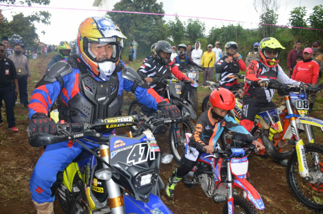 Bupati Agam, Dr. H. Andri Warman ikut Trail Adventure Jelajah Rimbo Marapi, di Pincuran Puti, Nagari Koto Tinggi, Kecamatan Baso