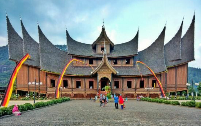Istano Pagaruyung, ikon Festival Pesona Minangkabau (FPM)