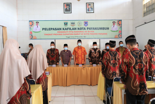 Wali Kota Payakumbuh Riza Falepi melepas secara resmi kontingen Musabaqah Tilawatil Quran (MTQ) Payakumbuh yang akan mengikuti MTQ XXXIX Provinsi Sumatera Barat, di Kota Padang Panjang.