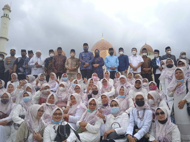 Walikota Padang Panjang Fadly Amran bersama Dirjen Bimas Islam Kemenag RI saat pembukaan MTQ ke-39