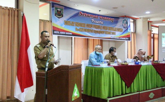 Bupati Sijunjung, membuka Sosialisasi dan Diklat PIGP SD