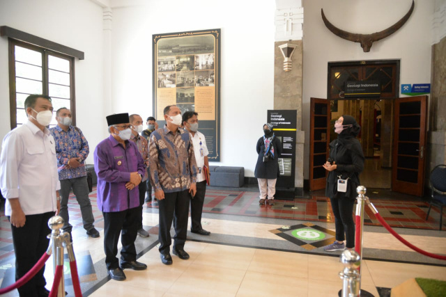 Wakil Wali Kota Sawahlunto Zohirin Sayuti saat mengikuti audiensi dengan Badan Geologi Kementerian Energi dan Sumber Daya Mineal (ESDM)