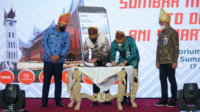 Penandatangan kerjasama Pemko Bukittinggi dengan BNI