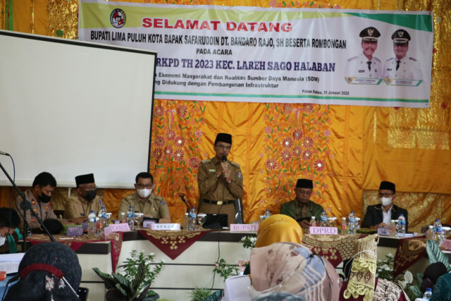 Bupati Kabupaten Limapuluh Kota Safaruddin Dt. Bandaro Rajo membuka Musyawarah Rencana Pembangunan (Musrenbang) Rencana Kerja Pemerintah Daerah (RKPD) tahun anggaran 2023 kecamatan Lareh Sago Halaban