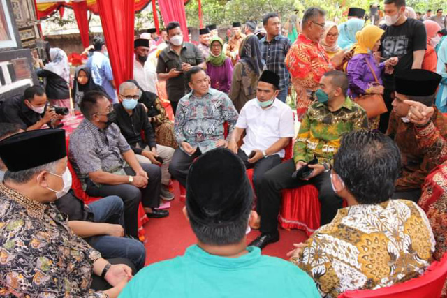 Para tokoh Kota Solok yang berkiprah di Sumatera Barat berkumpul dan bersilaturahmi Badunsanak di Rumah Gadang Angku Marahadin di Kelurahan Anam Suku Kota Solok