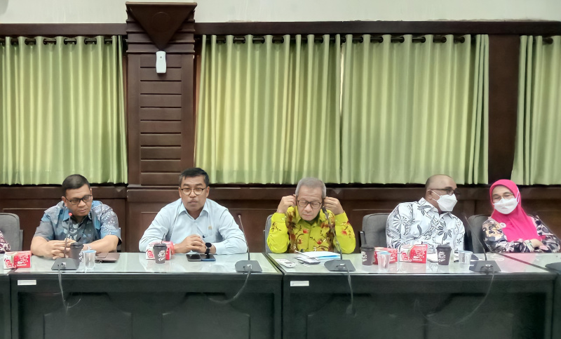 Rektor ITP Rektor ITP Dr. Ir. H. Hendri Nofrianto, M.T, beserta Jajaran