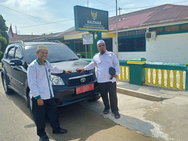 Untuk kelancaran menjalankan program Baznas, Bupati Sijunjung berikan mobil dinas pinjam pakai.
