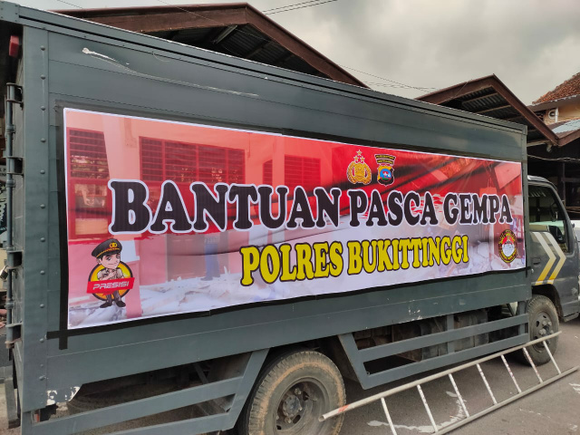 Truk pembawa bantuan dari Polres Bukittinggi