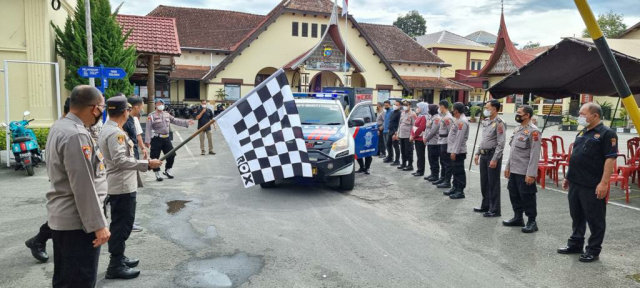 Kapolres Bukittinggi lepas pengiriman bantuan ke Pasaman Barat