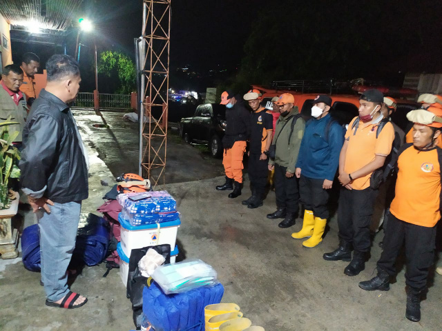 Tim BPBD Bukittinggi saat dilepas menuju Pasaman Barat