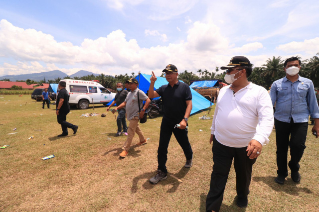 Walikota Payakumbuh Riza Falepi saat turun langsung ke lokasi gempa