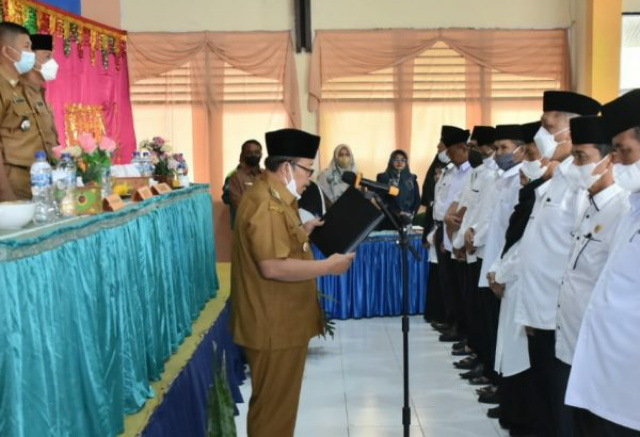 Bupati Agam mengukuhkan Forum Komunikasi Bamus Nagari se Kecamatan Ampek Nagari