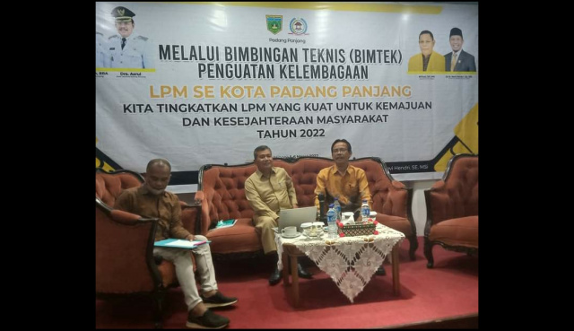Ir. Eka Seprianus Dt Majo Kayo saat ikuti Bimtek Penguatan LPM Kota Padang Panjang.