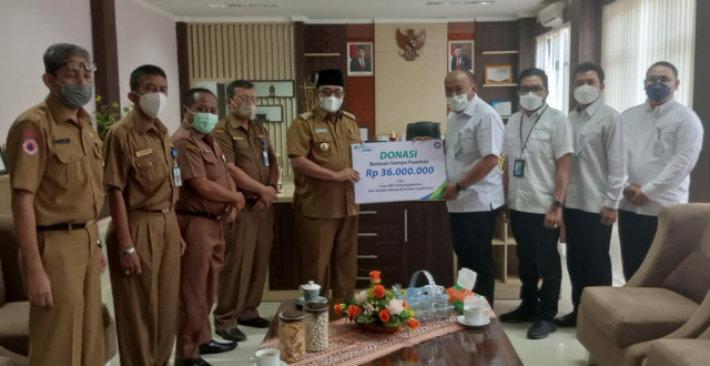 Foto: penyerahan bantuan bagi korban gempa Malampah dari BPJS Ketenagakerjaan