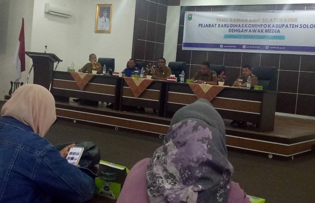 Pemkab Solok ketika bersilaturahmi dengan Awak Media sekaligus dengan Pejabat baru Dinas Kominfo Kabupaten Solok di ruang Solok Nan Indah Arosuka