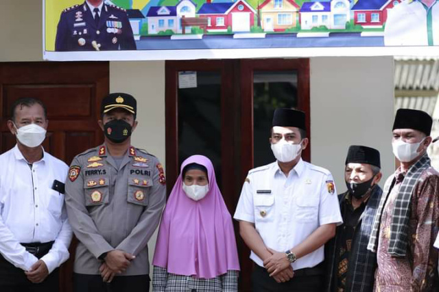 Wawaki Solok Ramadhani Kirana Putra ketika peresmian rumah mustahik di Parak Indah Kelurahan IX Korong Kec.Lubuk Sikarah