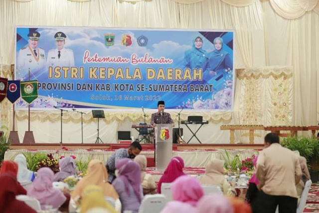 Wakil Wali Kota Solok Ramadhani Kirana Putra menyambut baik dan mengucapkan selamat datang kepada Ketua TP-PKK, Ketua BKOW, Ketua DWP Provinsi dan Kabupaten/Kota se-Sumatera Barat di Kota Solok Kota Beras Serambi Madinah. 