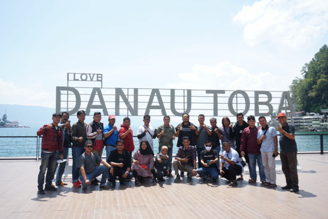 Perjalanan Wartawan Bersatu Dharmasraya di Danau Toba