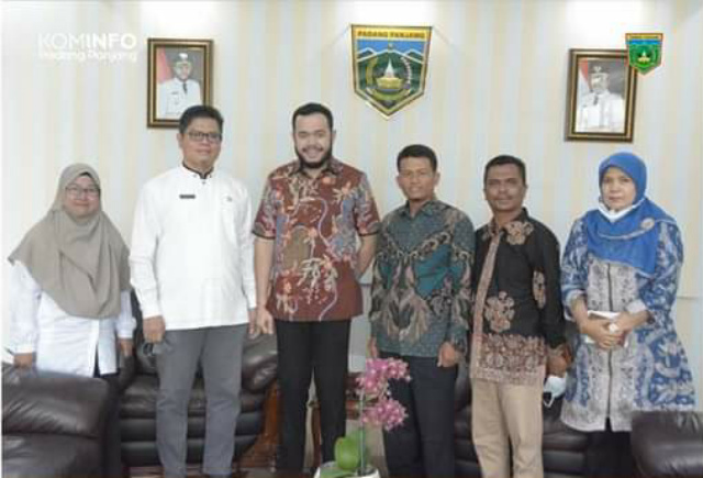 Wali Kota, Fadly Amran menerima kunjungan jajaran Komisi Pemilihan Umum (KPU) Kota Padang Panjang