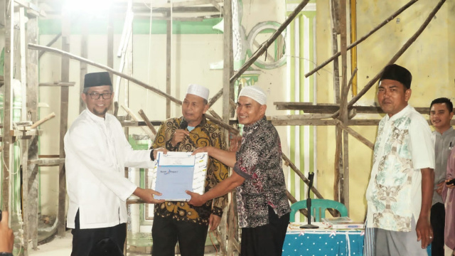 Bupati Hamsuardi saat mengunjungi Masjid Baitul Rahman bersama Tim Safari Ramadhan (TSR) di Padang Tujuh, Nagari Aua Kuniang Kecamatan Pasaman, Kabupaten Pasaman Barat
