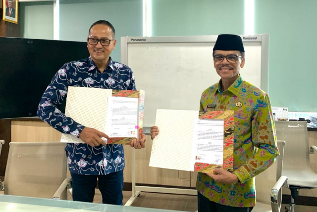 Bupati Limapuluh Kota Safaruddin Dt. Bandaro Rajo melakukan penandatanganan Memorandum of Understanding (Mou) Implementasi Gerakan Menuju Kota Cerdas (Smart City) dengan Kementerian Komunikasi dan Informatika RI.