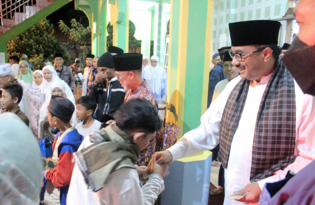 Bupati Pasaman, Benny Utama, saat safari Ramadhan di Masjid Nurul Iman, Tanjuang Alai, Nagari Pauah, Kecamatan Lubuk Sikaping