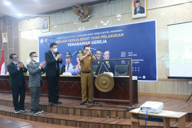 Gubernur Sumatera Barat, diwakili Kepala Dinas Kominfotik Sumbar, Jasman Rizal, secara resmi membuka Sidang Majelis Daerah II Sumbar Gereja Bethel Indonesia (GBI), Tahun 2022