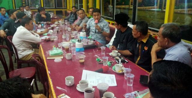 Forum Ketua KONI Kota/Kabupaten Se-Sumatera Barat saat adakan rapat