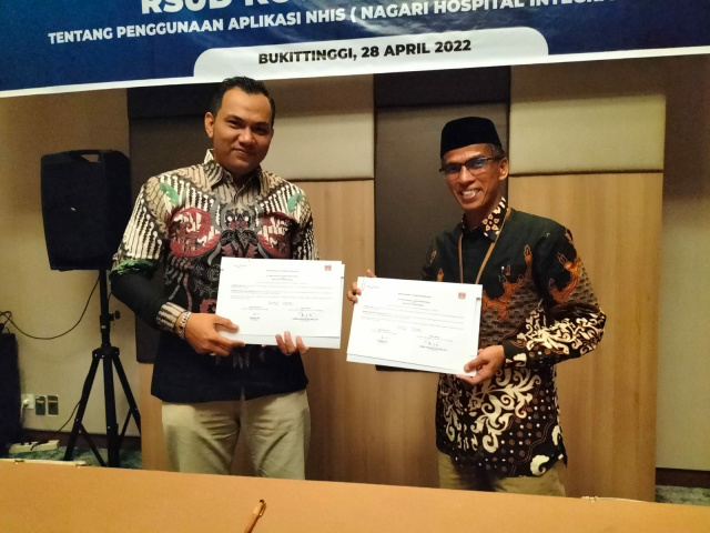 Foto MOu antara Bank Nagari Bukittinggi dengan RSUD Bkt Kamis (28/04/2022)