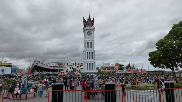 Foto pengunjung wisatawan yang berkunjung je Kota Bukittinggi Jumat (06/05/2022)