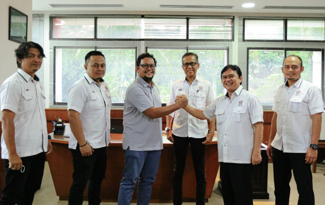 Foto bersama pimpinan  PT. Kabau Sirah Semen Padang (KSSP)