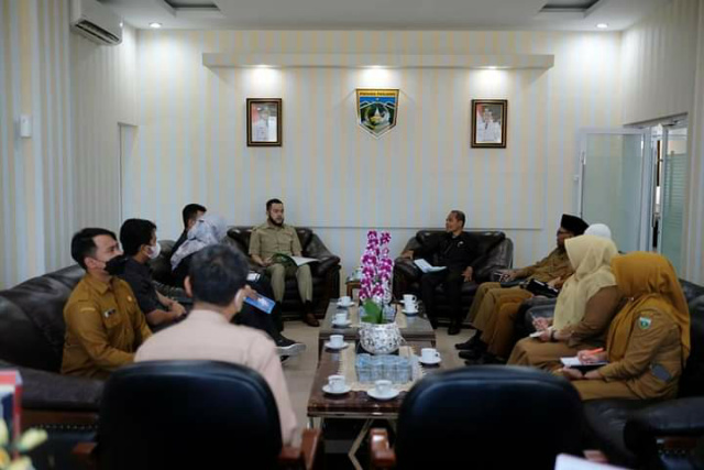 Wako Fadly saat menerima pejabat BPS, Senin (23/5/2022) di ruang kerjanya.