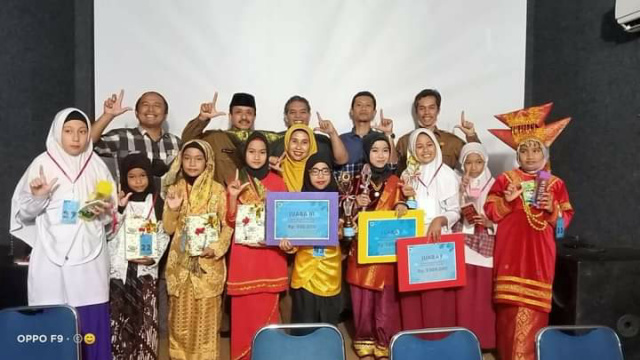 Siswa pemenang lomba bercerita digelar DPK Padang Panjang.