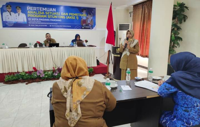 Suasana pertemuan pembahasan Stunting di Kota Padang Panjang, Selasa (24/5/2022).