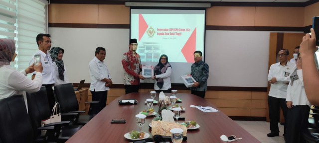 Wali Kota dan Ketua DPRD Bukittinggi Terima WTP ke - 9 Dari BPK RI Perwakilan Sumbar.Rabu 25/05/2022