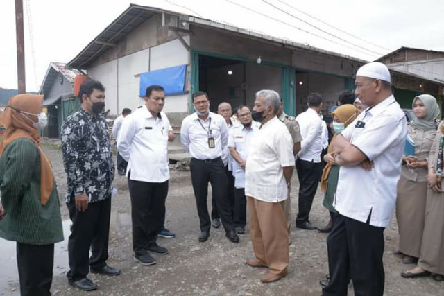 Rombongan KPK saat chek Asset Pasar Sayur Busur