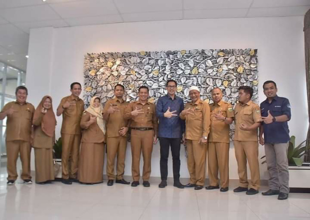 Penasehat Menparekraf Yuliandre poto bareng pejabat Pemko Padang Panjang.