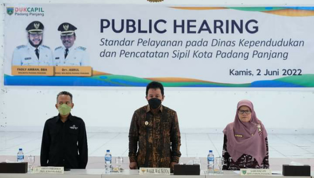 Wawako Asrul saat membuka kegiatan Publik Hearing, Kamis (2/6/2021) siang di lantai III Balai Kota.