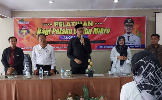 Wako Erman Safar membuka pelatihan UMKM Bukittinggi Rabu (08/06/2022)