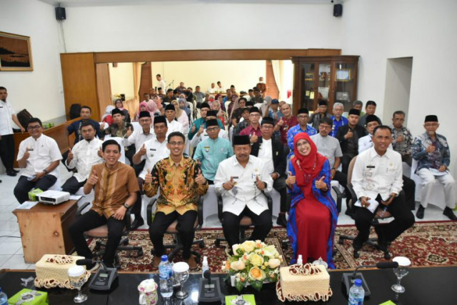 Suasana saat foto bersama disela sosialisasi SIMNag bagi wali nagari di Agam